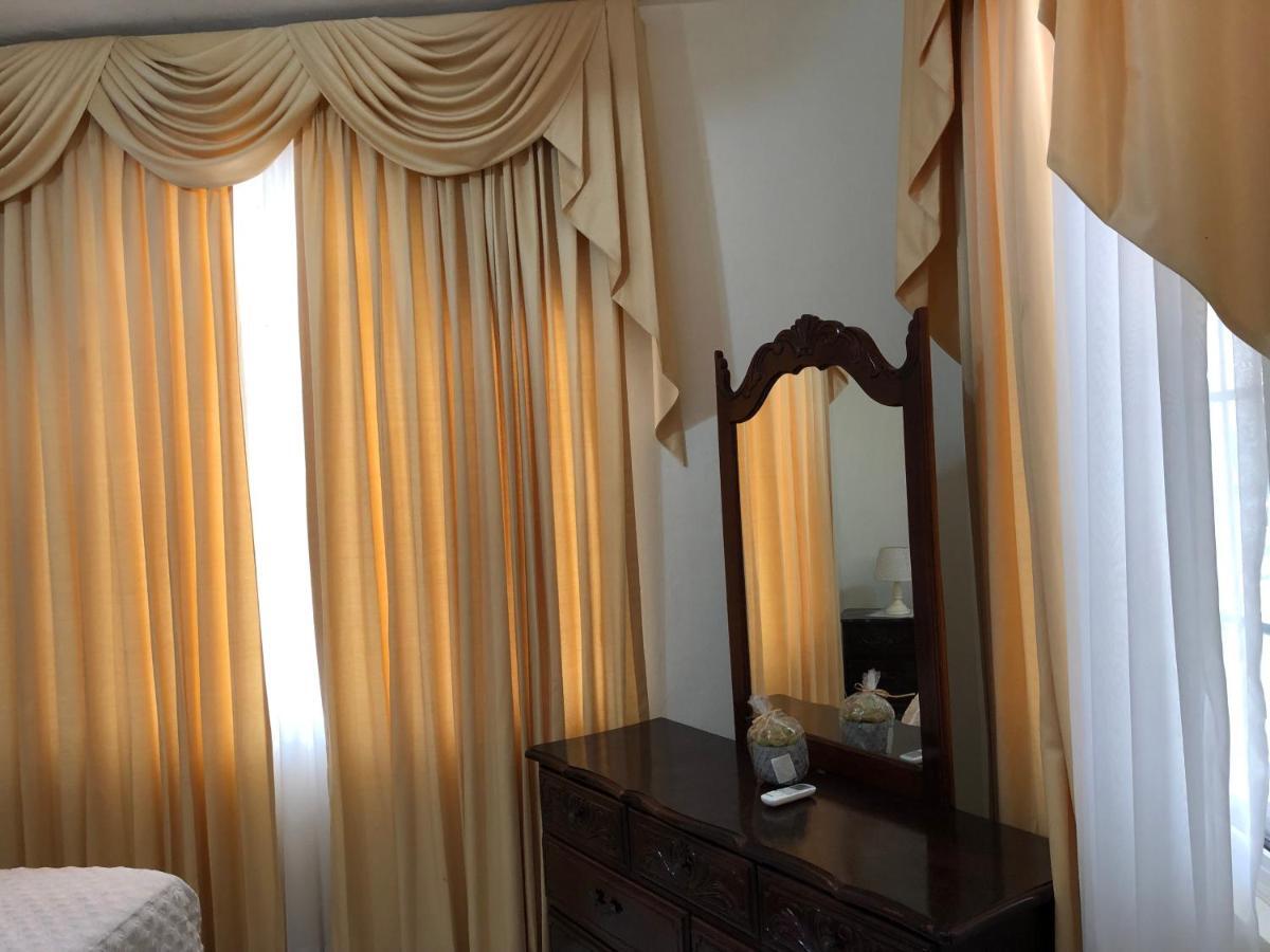 Goldenview Guesthouse 오쵸 리오스 외부 사진